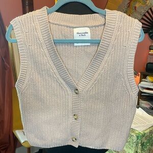 Abercrombie and Fitch Knitted Button Down Vest Beige tan retail around $80 Small